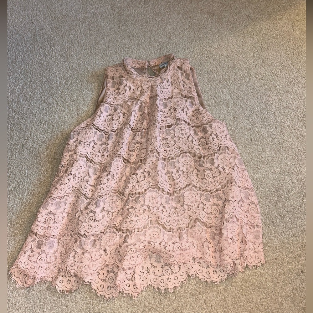 Cute light pink lacy top!